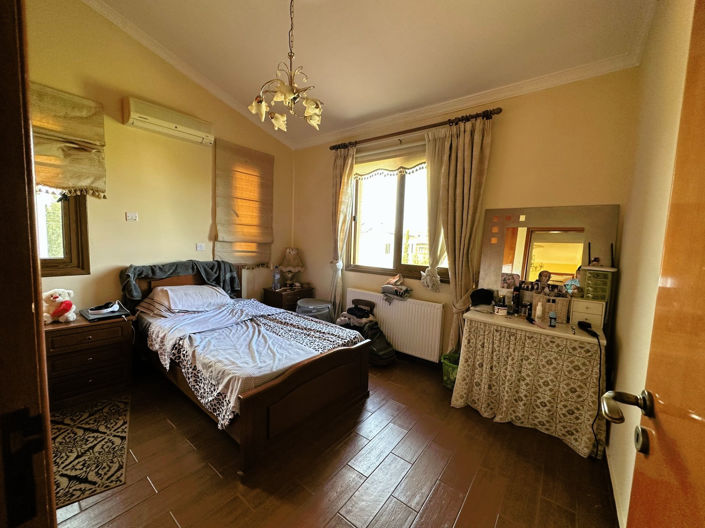 Image No.6-4 Bed Property for sale