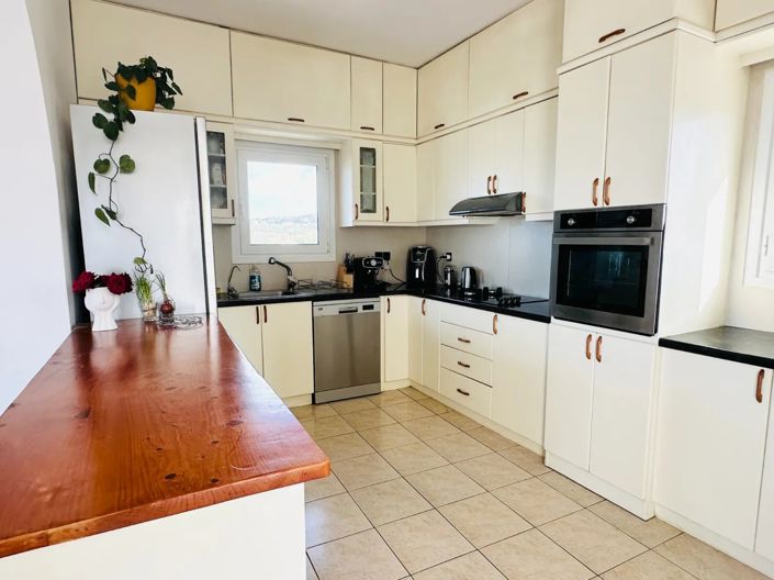 Image No.11-3 Bed House for sale