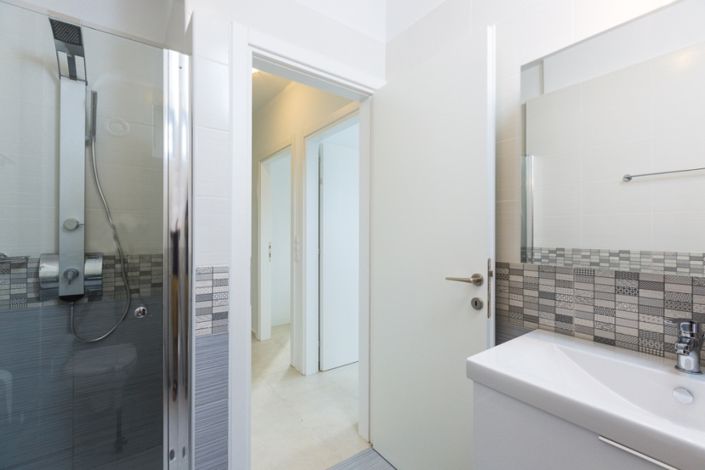 Image No.17-3 Bed Property for sale