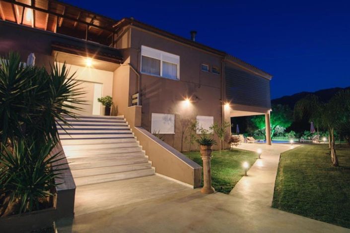 Image No.11-5 Bed House for sale