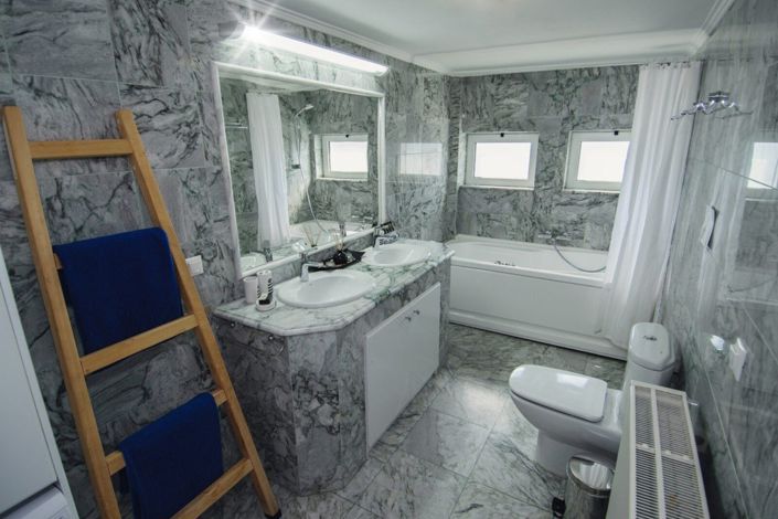 Image No.17-5 Bed House for sale