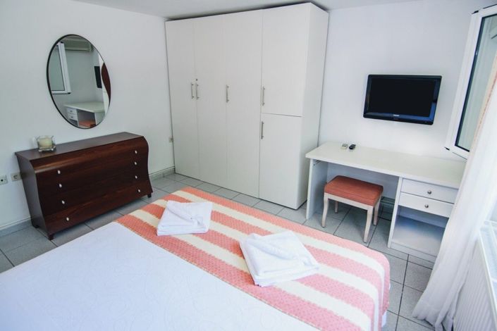 Image No.27-5 Bed House for sale