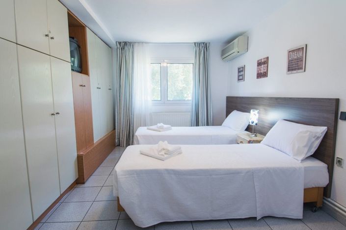 Image No.30-5 Bed House for sale
