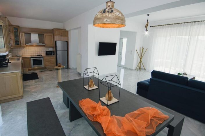 Image No.6-5 Bed House for sale