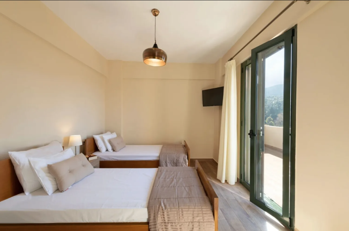 Image No.18-6 Bed House for sale