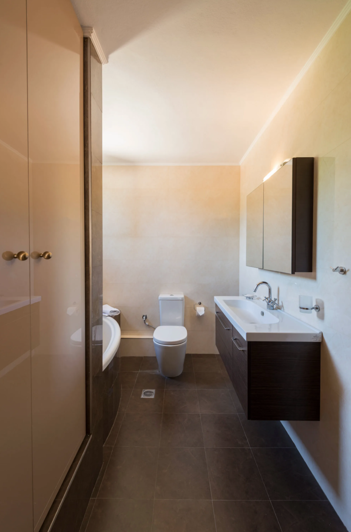 Image No.28-6 Bed House for sale