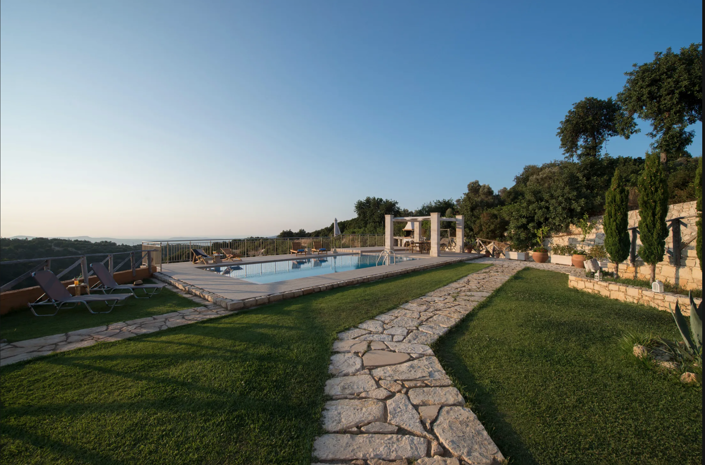 Image No.9-6 Bed House for sale