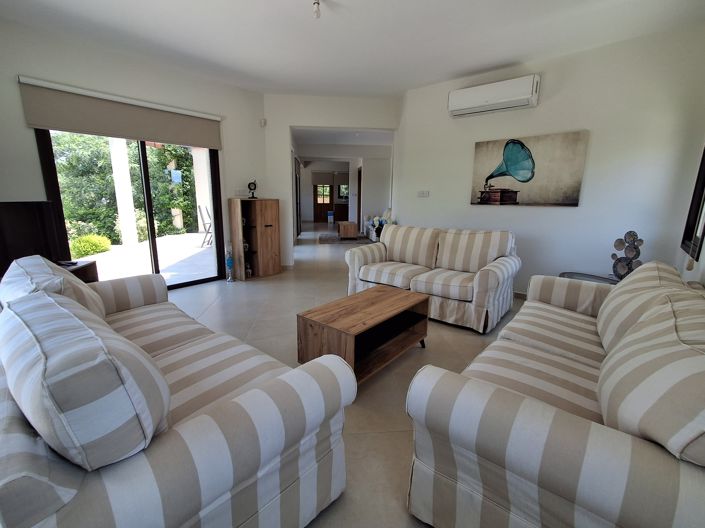 Image No.6-3 Bed Property for sale