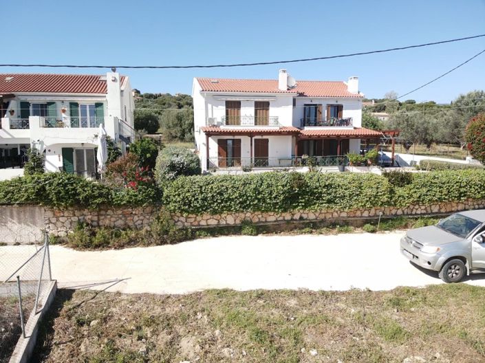 Image No.12-3 Bed Property for sale