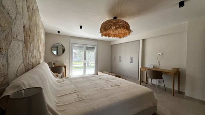 Image No.18-4 Bed House for sale