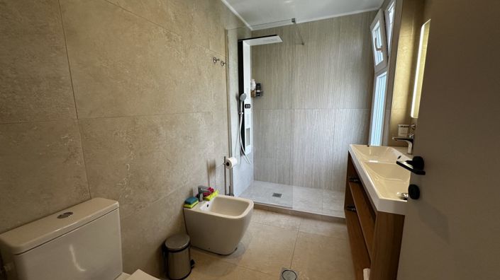 Image No.19-4 Bed House for sale