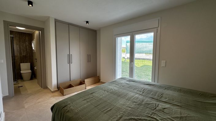 Image No.24-4 Bed House for sale