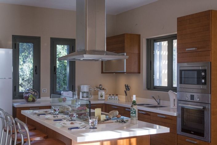 Image No.16-6 Bed Property for sale