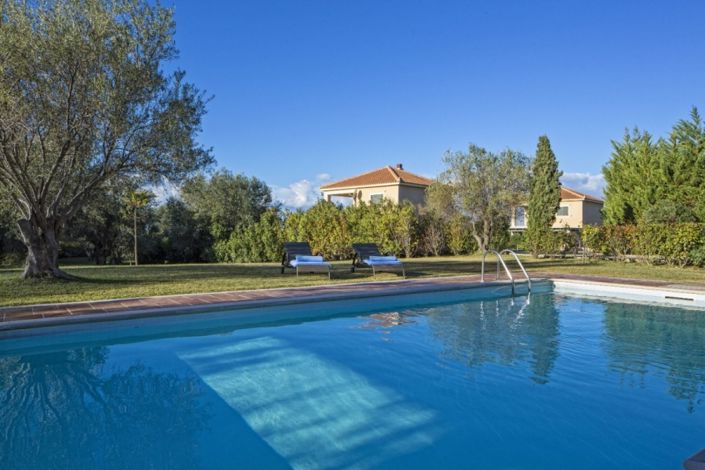 Image No.4-6 Bed Property for sale