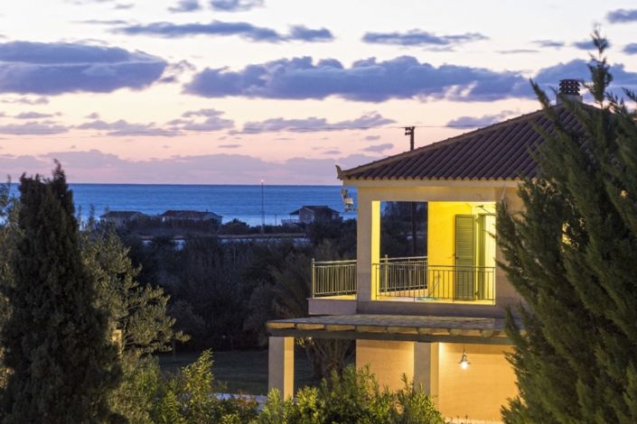 Image No.8-6 Bed Property for sale