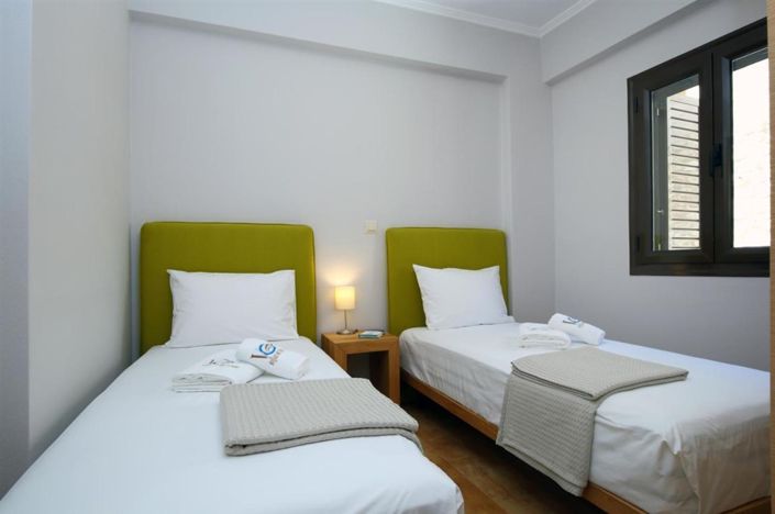 Image No.8-4 Bed House for sale