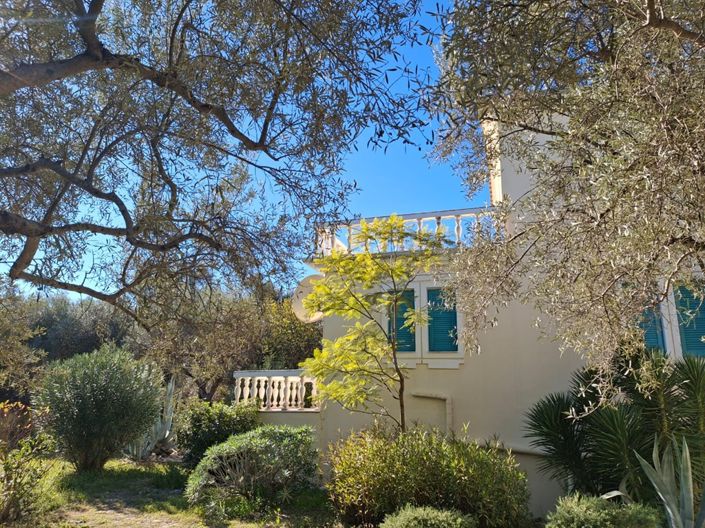 Image No.3-4 Bed House for sale