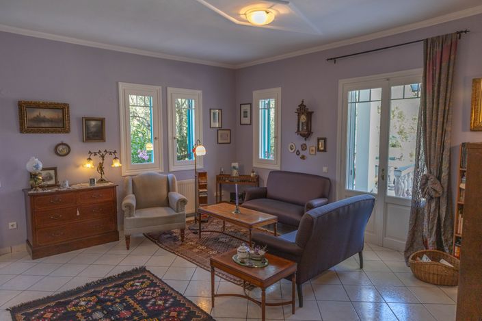 Image No.8-4 Bed House for sale