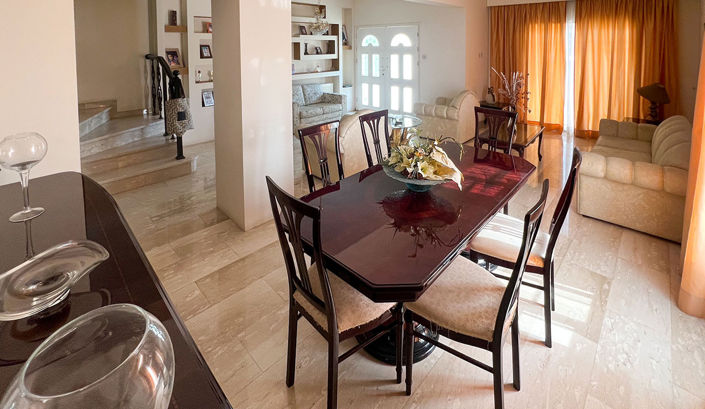 Image No.8-7 Bed Property for sale