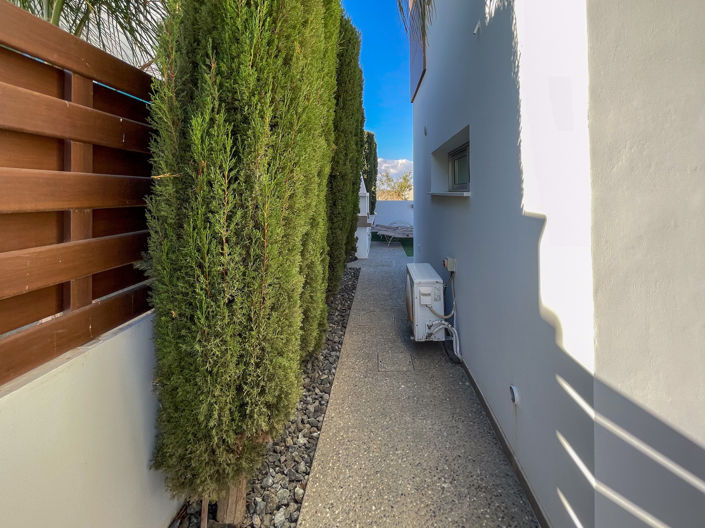 Image No.21-3 Bed Property for sale