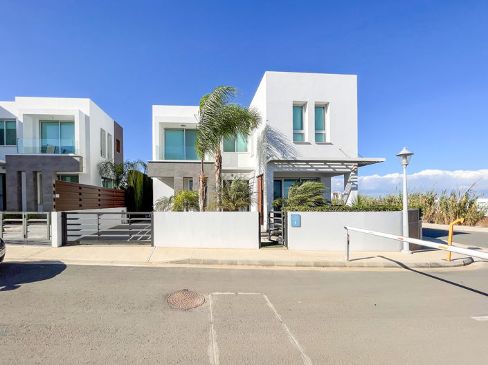 Image No.5-3 Bed Property for sale