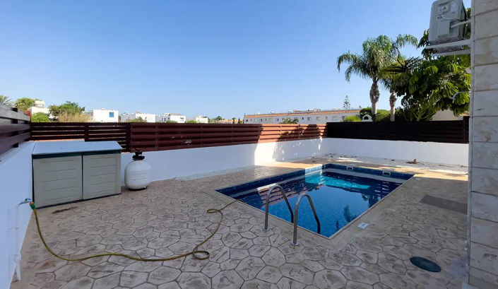 Image No.19-3 Bed Property for sale