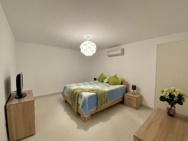 Image No.20-5 Bed Property for sale