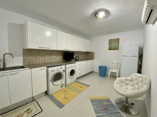 Image No.21-5 Bed Property for sale