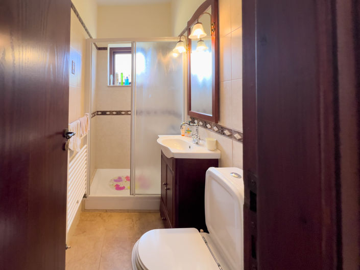 Image No.12-4 Bed Property for sale