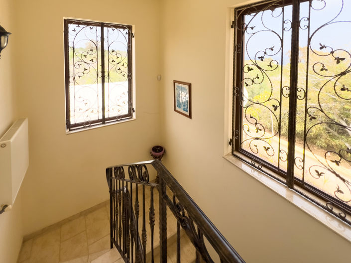 Image No.13-4 Bed Property for sale