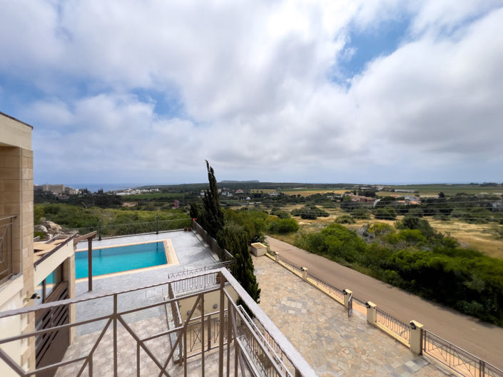 Image No.16-4 Bed Property for sale