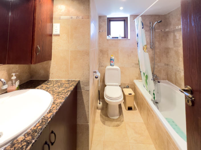 Image No.17-4 Bed Property for sale