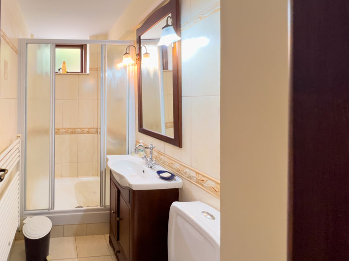 Image No.30-4 Bed Property for sale