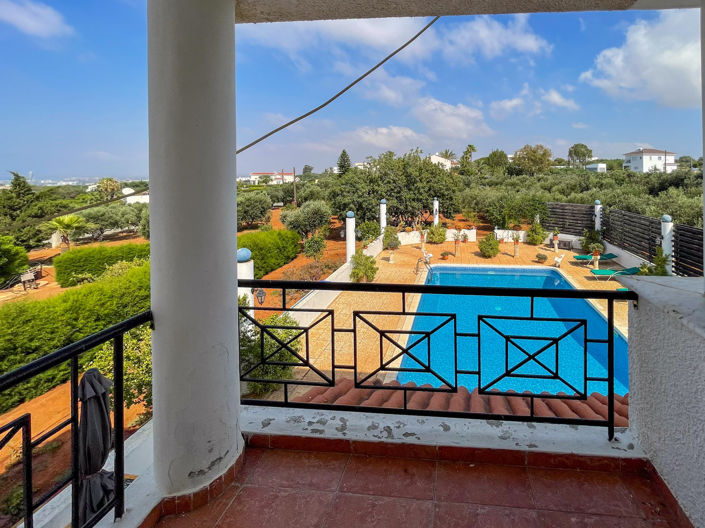 Image No.10-6 Bed Property for sale