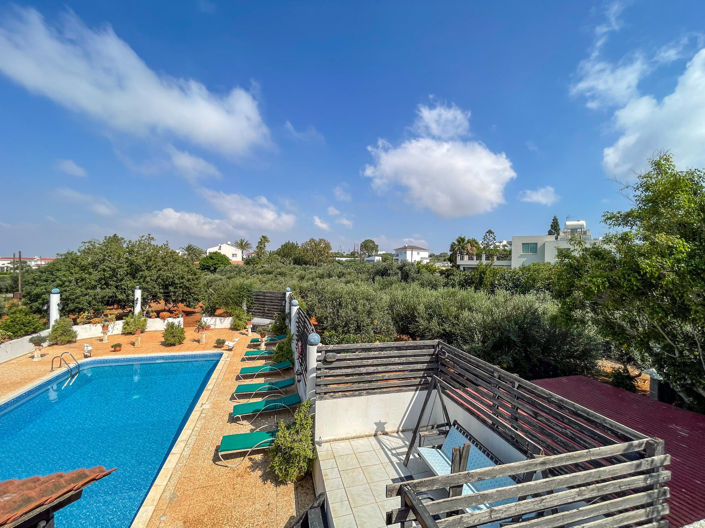 Image No.16-6 Bed Property for sale