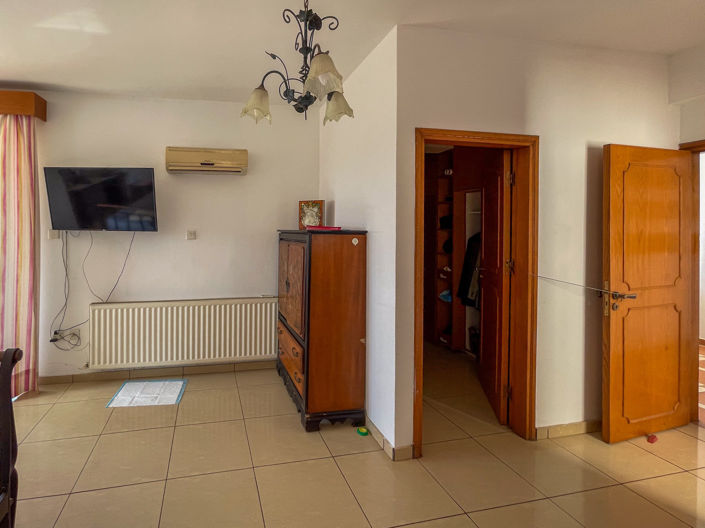 Image No.19-6 Bed Property for sale
