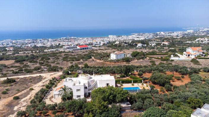 Image No.2-6 Bed Property for sale