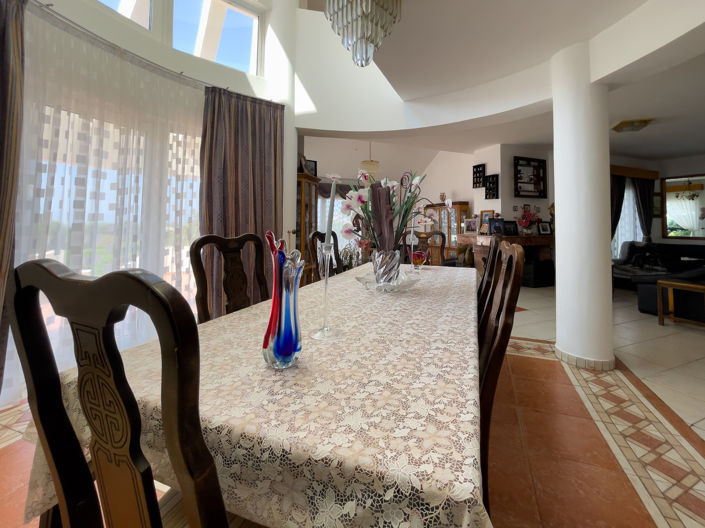 Image No.24-6 Bed Property for sale