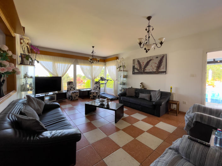 Image No.26-6 Bed Property for sale