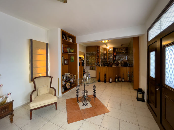 Image No.28-6 Bed Property for sale