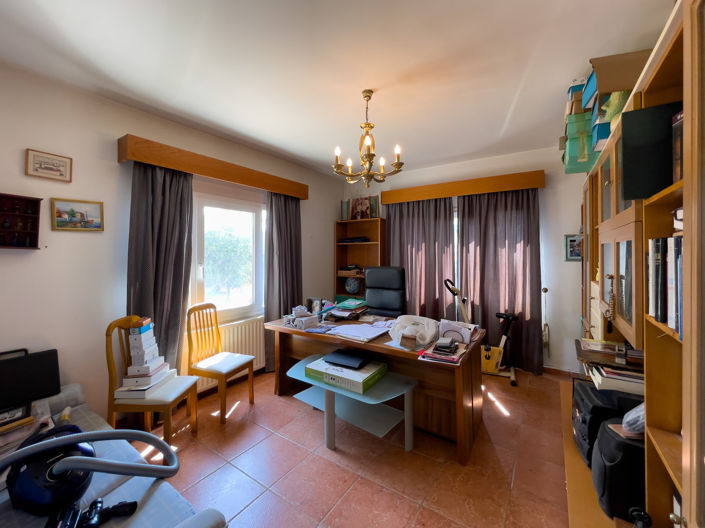 Image No.30-6 Bed Property for sale