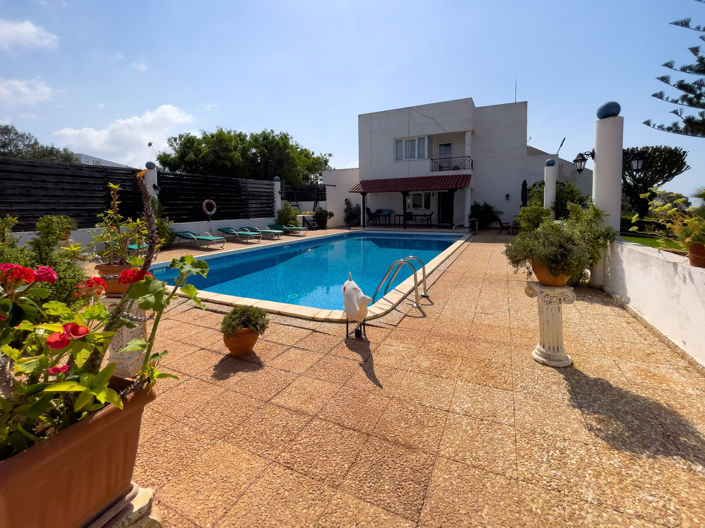 Image No.32-6 Bed Property for sale