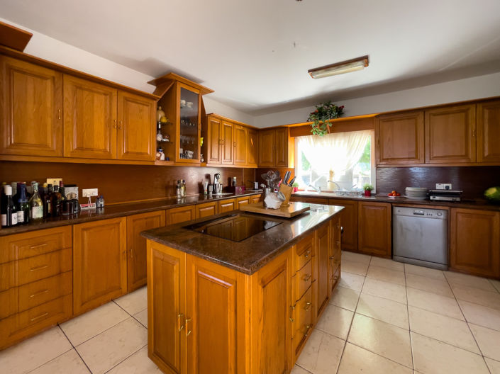 Image No.34-6 Bed Property for sale