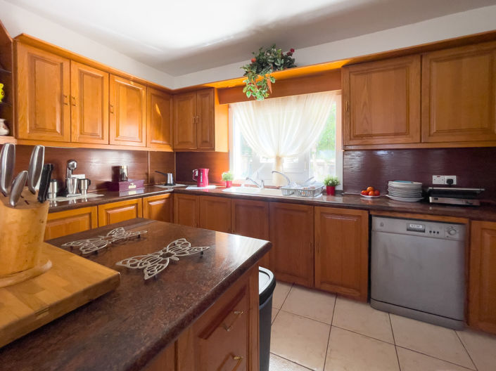 Image No.35-6 Bed Property for sale