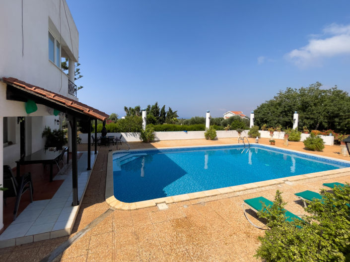 Image No.4-6 Bed Property for sale