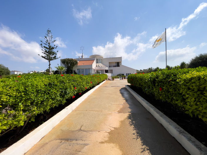 Image No.40-6 Bed Property for sale