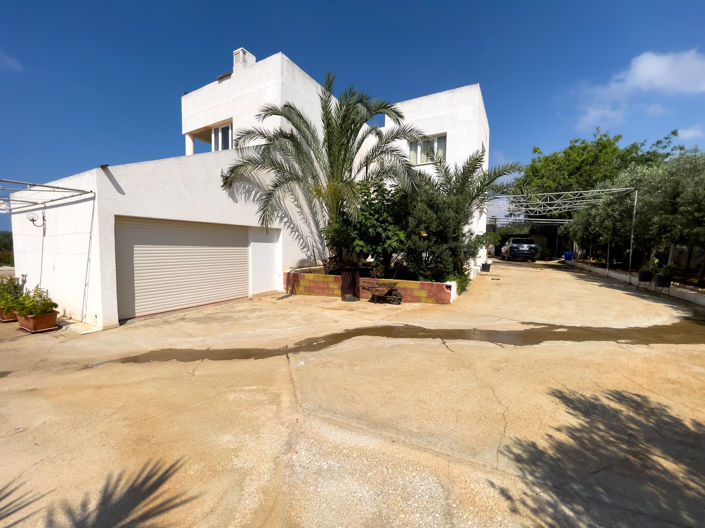 Image No.41-6 Bed Property for sale