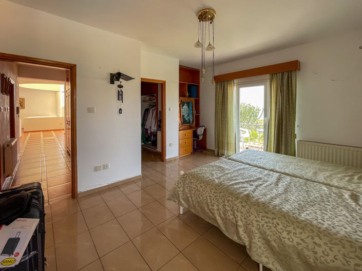 Image No.9-6 Bed Property for sale