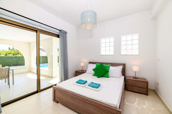 Image No.8-3 Bed Property for sale