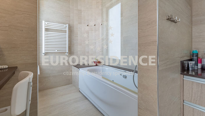 Image No.18-Propriété de 7 chambres à vendre à Liopetri